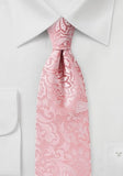 Cravată roz XXL cu un model subtil paisley