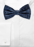 Papion barbatesc din matase cu model paisley in bleumarin