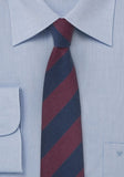 Cravată slim XXL cu dungi clasice în bleumarin și roșu vin