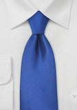 Cravata albastra monocrom