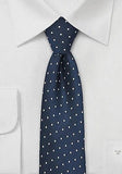 Cravată îngustă albastră cu puncte roz - Cravatepedia