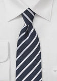 Cravata barbati linii business, rosu vin, alb sidefat - Cravatepedia