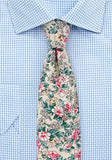 Cravate florale delicate, bumbac