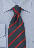Cravata albastra cu dungi rosii