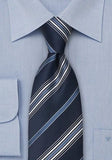 Cravata albastra inchis cu linii alb si alb deschis--Cravate Online