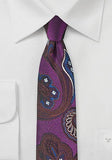 Cravata clasica in culori psihedelice cu un model paisley