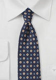 Cravata albastra, cu ornamente pe cravată albastru bleumarin