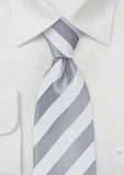 Cravata gri-argintiu cu dungi albe
