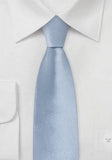 Cravată îngustă de mătase în albastru deschis
