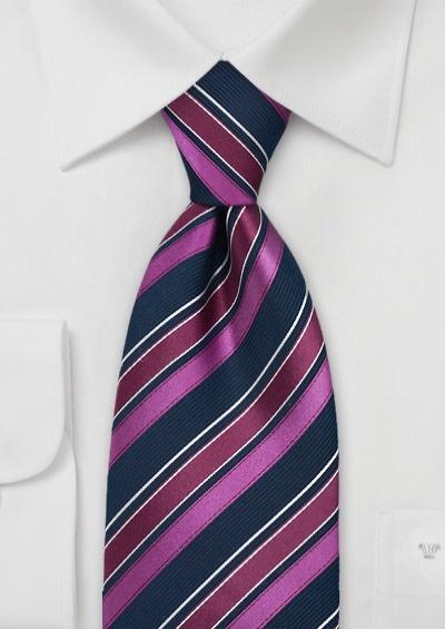 Cravata magenta cu dungi blumarin albastru--Cravate Online
