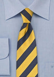 Cravată model de dungi înguste galben pe bleumarin 148X6 cm--Cravate Online