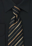 Cravata neagra cu dungi aurii