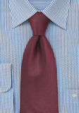Cravata rosie inchis cu modele, texturata fin 160 cm--Cravate Online