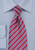 Cravata, rosu cu dungi albastru si alb