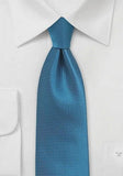 Cravata albastra, pentru barbati, turcoaz închis monocrom structurat
