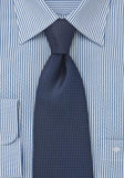 Cravată model de vafe bleumarin