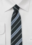 Cravată cu design cu dungi negre asfaltate
