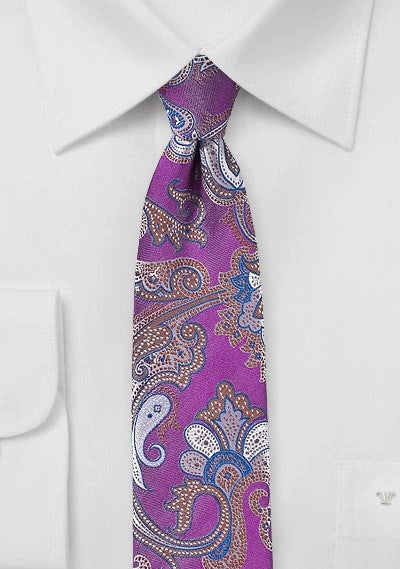 Cravată paisley îngustă în magenta și alb ca zăpada, 7cm